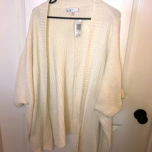 NWT TORRID OFF WHITE short sleeve CARDIGAN